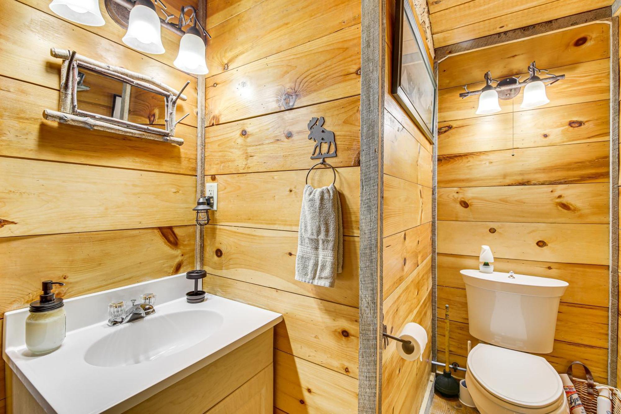 Rustic Searsport Cabin Loft And Sunroom On 10 Acres 외부 사진
