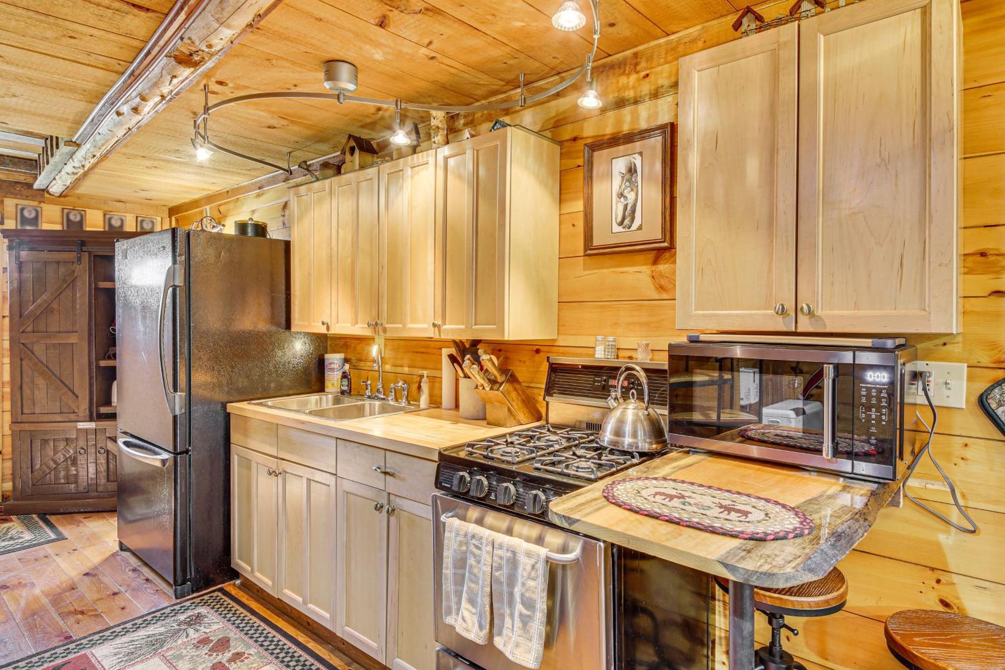 Rustic Searsport Cabin Loft And Sunroom On 10 Acres 외부 사진