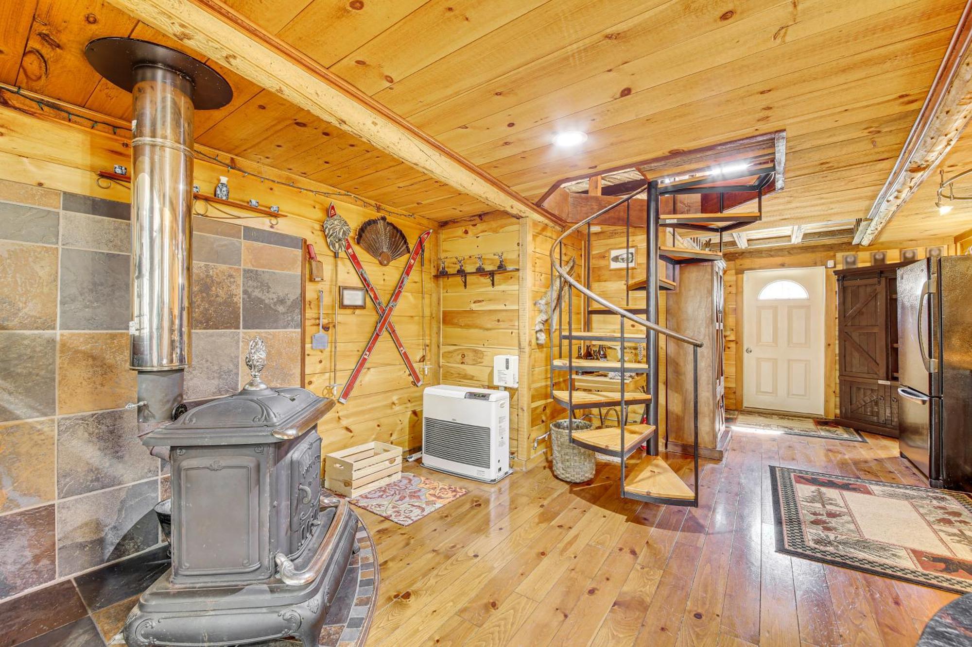 Rustic Searsport Cabin Loft And Sunroom On 10 Acres 외부 사진